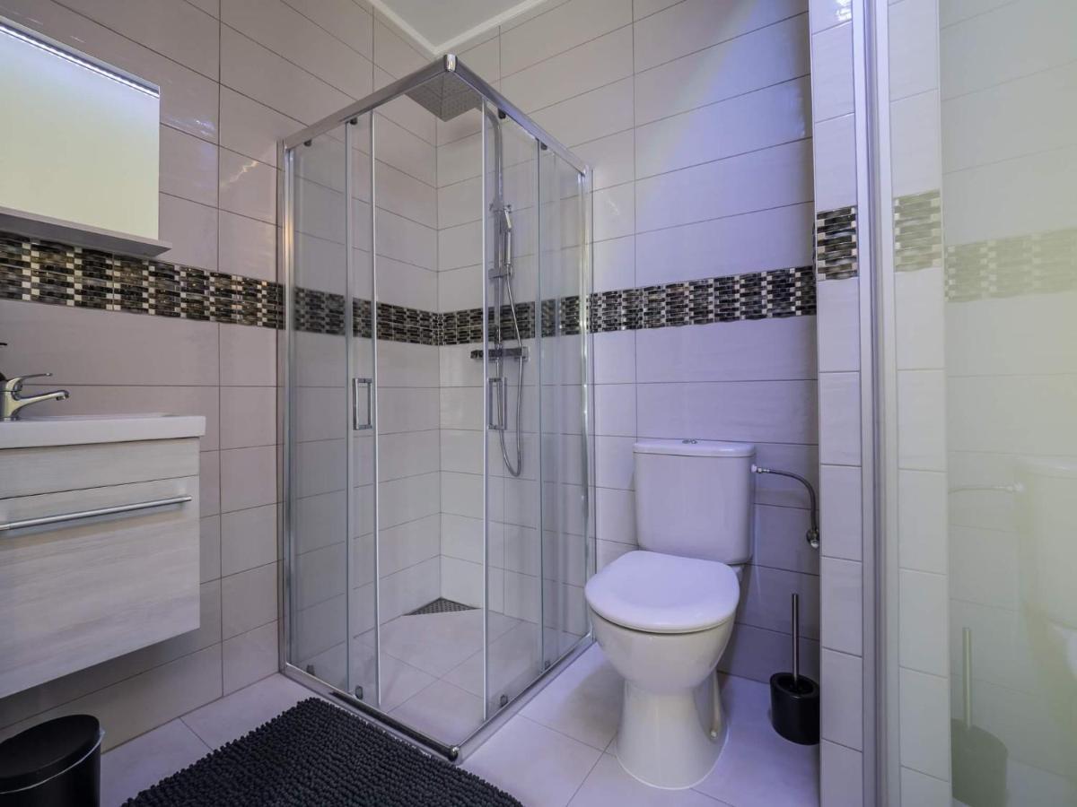 Guest house Executive Single With En-suite In Centre