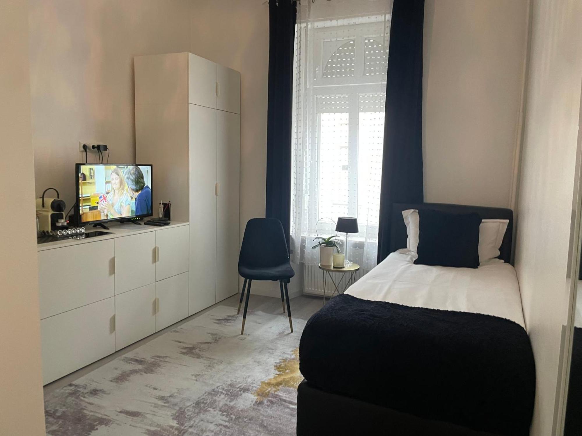 Guest house Executive Single With En-suite In Centre *