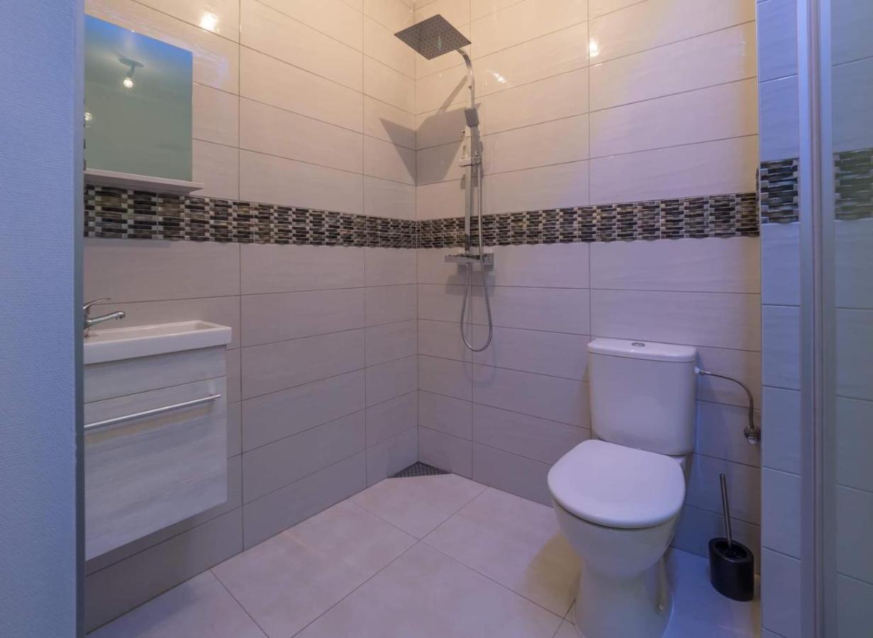 Executive Single With En-suite In Centre *